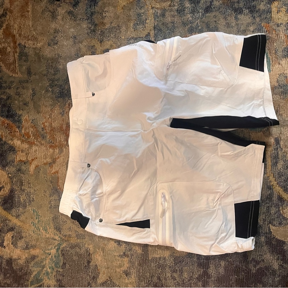 Tactasen Men's White and Black Shorts
